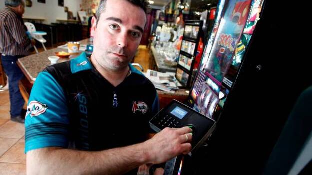 Un bar en el que fichan los clientes