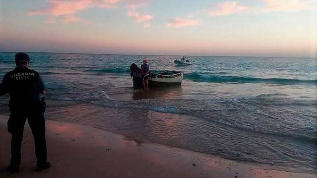 Interceptada una patera con dos inmigrantes al sur de Gran Canaria