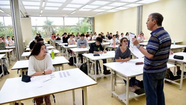 Los maestros necesitan más alicientes económicos e intelectuales, según OCDE