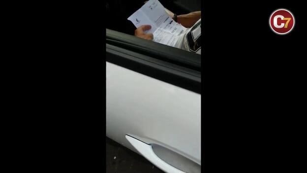 Denunciado por tocarse mientras habla con una menor