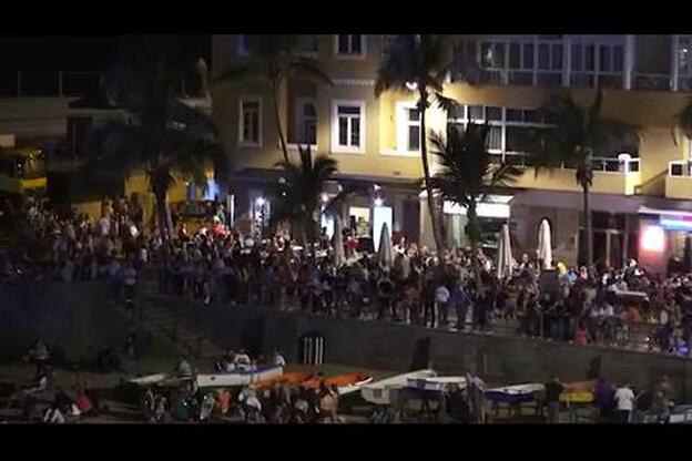 Fuegos para una noche mágica junto al mar