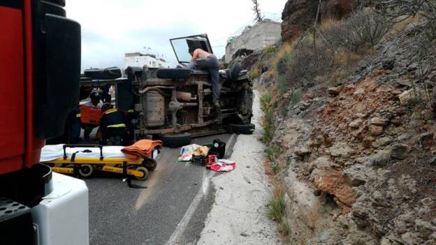 Herida tras volcar su coche en Montaña la Data