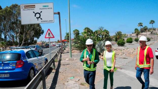 Narváez visita las obras de la rotonda de acceso al Faro