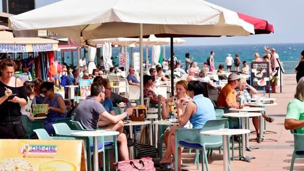 Canarias pierde 120.837 visitantes