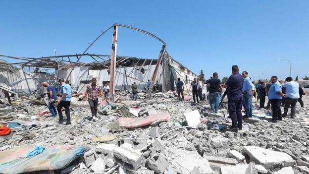 El bombardeo contra un centro de detención de migrantes en Trípoli deja 44 muertos y 130 heridos