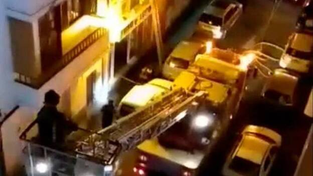 El incendio de un bar obliga a desalojar todo un edificio