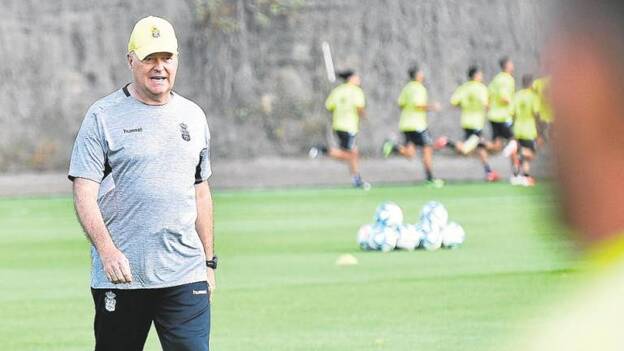 Sin ningún fichaje y con 29 futbolistas