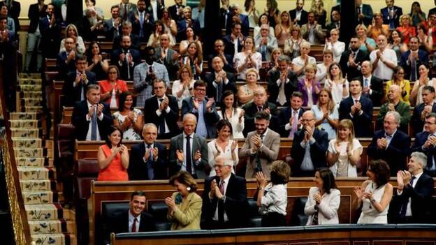 Sánchez dice querer coalición con Podemos pero recuerda hay otras opciones