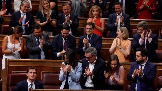 Rivera arremete contra Sánchez y su «banda»