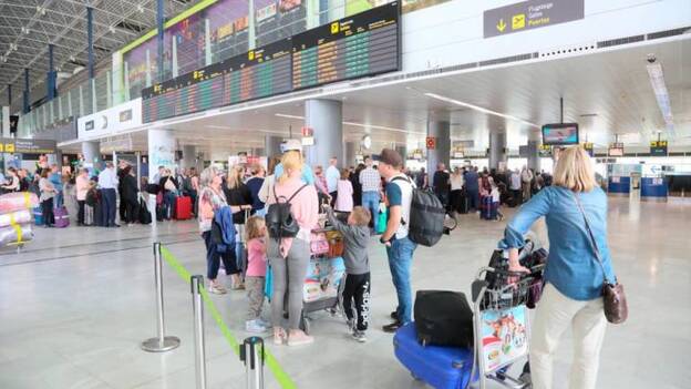 Detienen a dos hombres en Fuerteventura por falsear su documentación para volar a Dublín