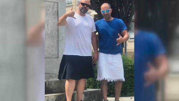 Los taxistas se reivindican trabajando en falda