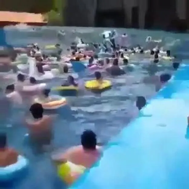 Un ‘tsunami’ deja varios heridos en un parque acuático de China