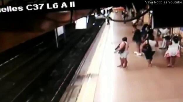 Detenido por empujar al metro de Madrid a un joven, que está herido leve