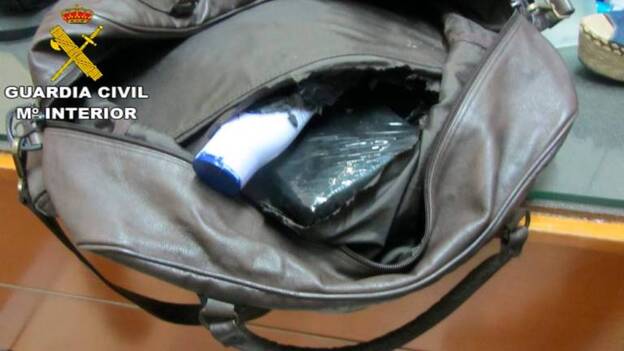 Detenido con 1.200 gramos de cocaína en su maleta
