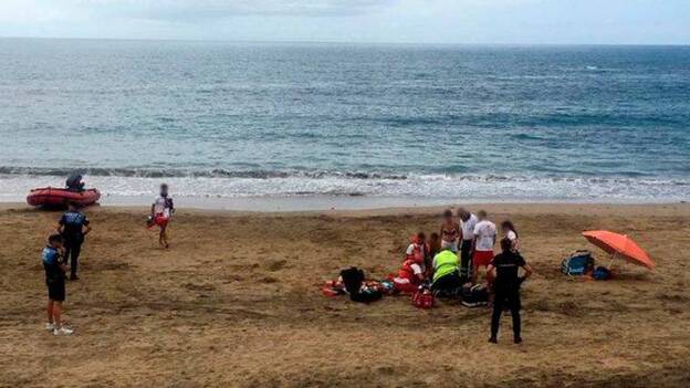 Un Guardia Civil fuera de servicio sacó al ahogado en Las Canteras