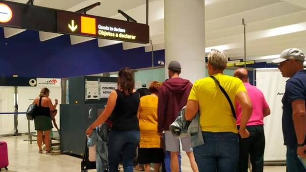 Sevilla deja a Canarias fuera de la Unión Europea