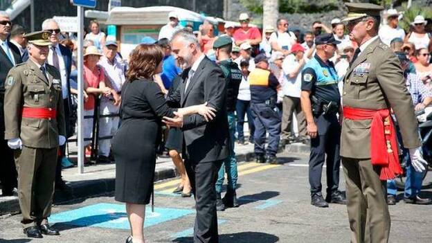 «Cuando dios crea primero al hombre que a la mujer ya establece un orden», justifica una colaboradora de Televisión Canaria