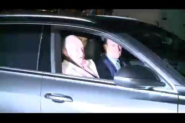 Felipe VI y doña Letizia afirman que el rey Juan Carlos "evoluciona bien", pero avisan de que "hay que tener paciencia"