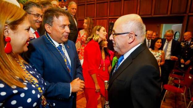 El PSOE no revisará su decisión y niega una actitud machista