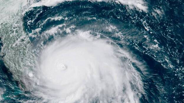 Gran Bahama inundada al paso del huracán Dorian, que deja daños incalculables