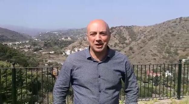 «Es un bulo que la pinocha propague el fuego»