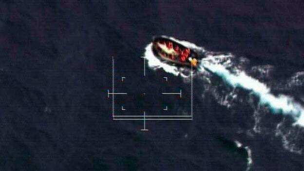 Tres menores y 1 embarazada en la patera rescatada en Arguineguín