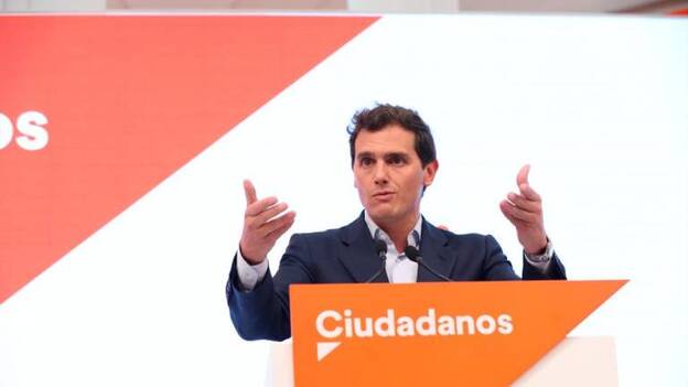 Rivera pide a Sánchez una reunión urgente para firmar el pacto