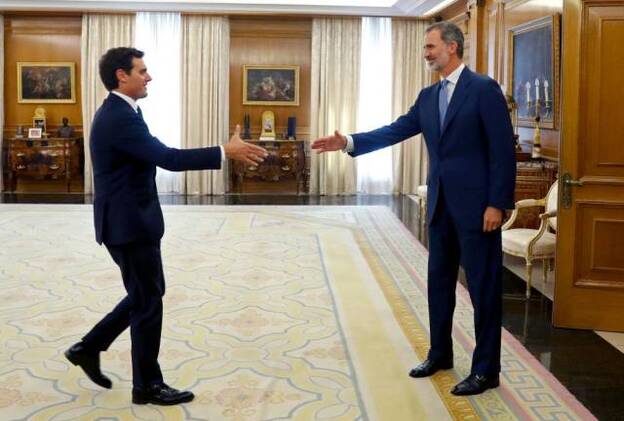 Las respuestas a Sánchez de PP, Cs y Podemos alejan la investidura