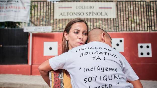 «Izam tiene igual derecho a estar en el colegio que el resto de niños»