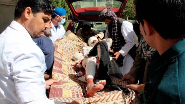 Suben a 20 muertos y 90 heridos víctimas en atentado a hospital en Afganistán