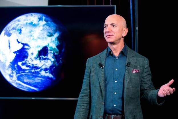 Bezos lanza ambicioso plan verde para descarbonizar las operaciones de Amazon