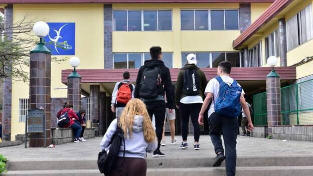 Faltan más de 300 docentes en las aulas dos semanas después de iniciarse el curso