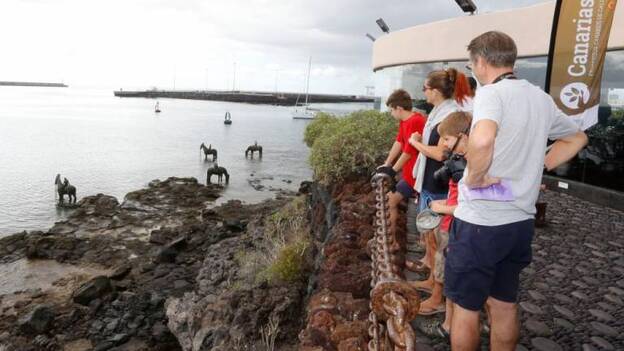 El Cabildo tramita llevar los jinetes de deCaires a una nave