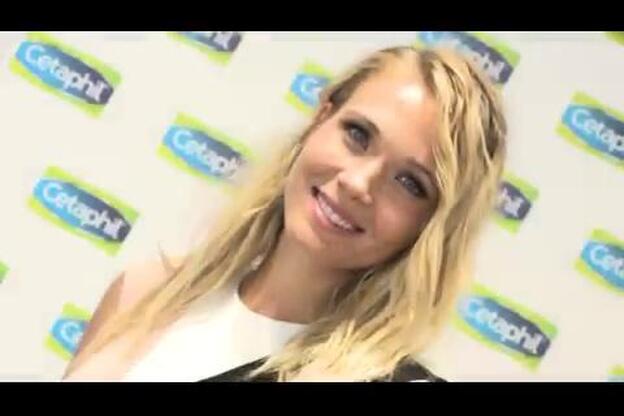 Laila comienza a gatear