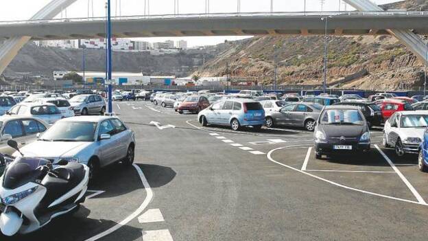 Aparcamientos en las afueras para aliviar el tráfico en la ciudad