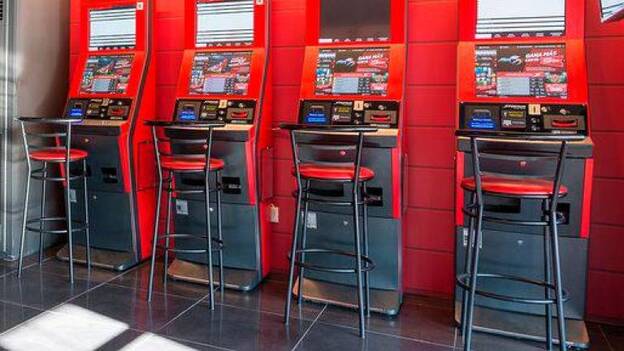 28 menores localizados en salones de juego