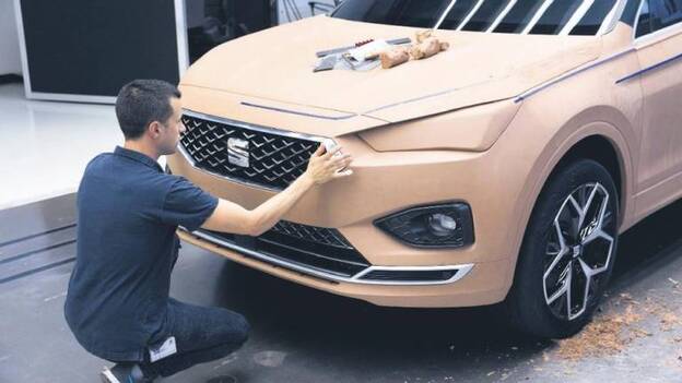 Piel, hilo y tinta: ¿coches o libros?