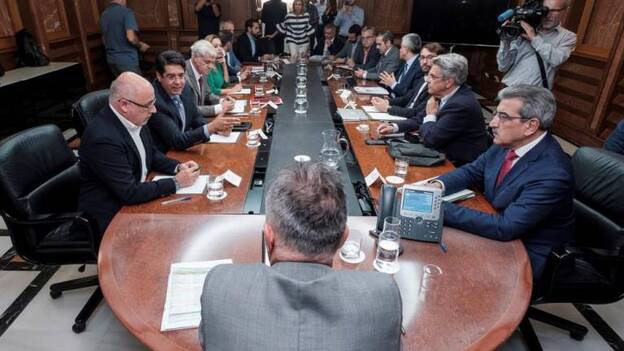 Torres subirá más impuestos si no logra fondos de Fecai y Fecam