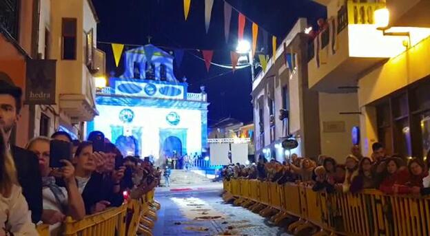 San Mateo le canta a la Virgen