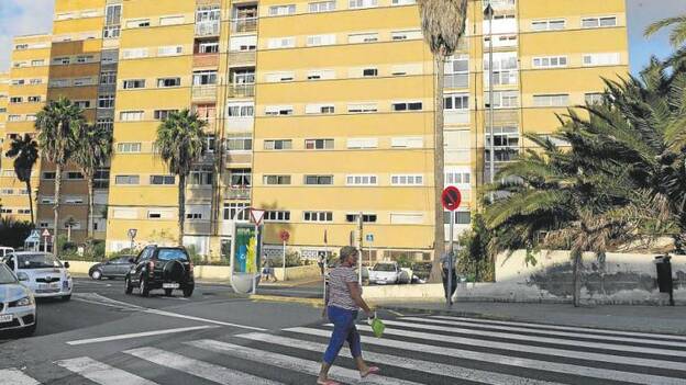 Lo obligaban a comer heces y cucas y lo tiraban en silla de ruedas
