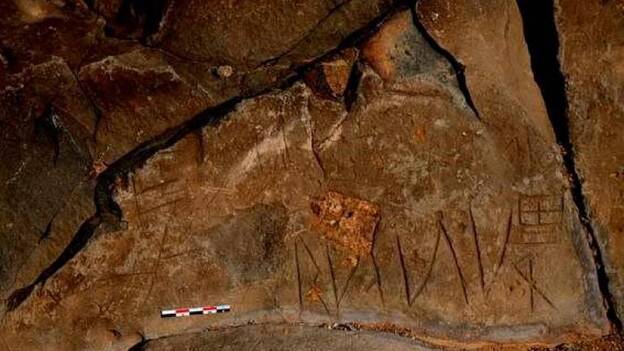 Revelan el primer caso de grabados rupestres bialfabéticos en Lanzarote