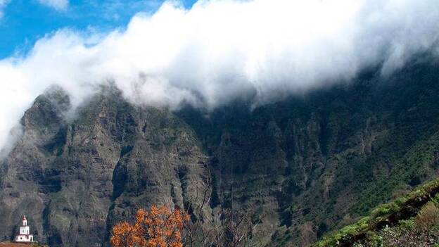 Rescatan a una senderista herida en El Hierro