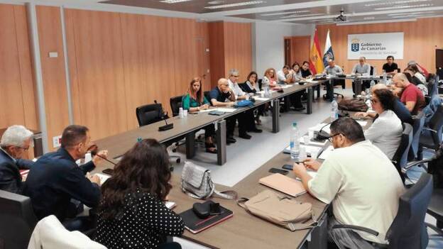 Los sindicatos se levantan de la mesa sectorial de Sanidad