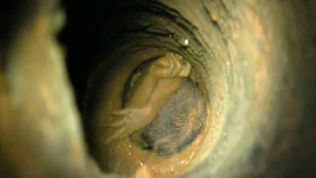 El rescate de un niño de dos años atrapado en un pozo conmueve a la India