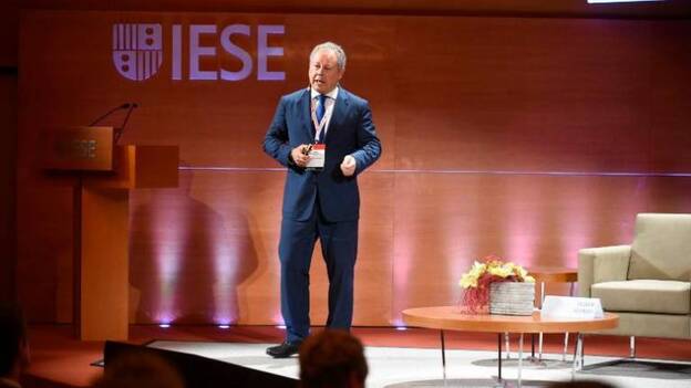 Oliver Alonso da una conferencia en la IESE Auto-Industry Meetings
