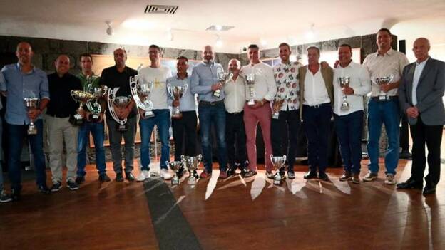 El fútbol lanzaroteño rinde homenaje a sus técnicos