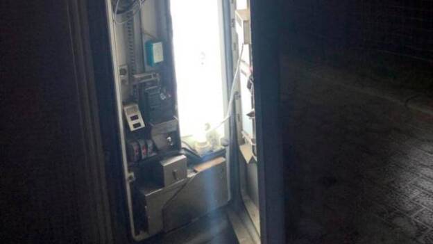 Detienen a dos menores por forzar una máquina expendedora