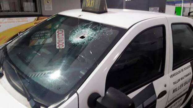 Los ataques con piedras y huevos a taxis se han disparado este año