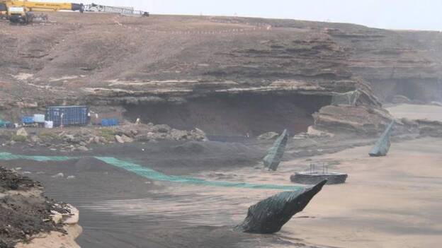 Un artefacto explosivo antiguo obliga a evacuar a Angelina Jolie