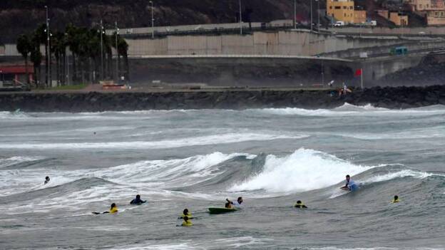 Olas de tres metros y vientos de 80 kilómetros